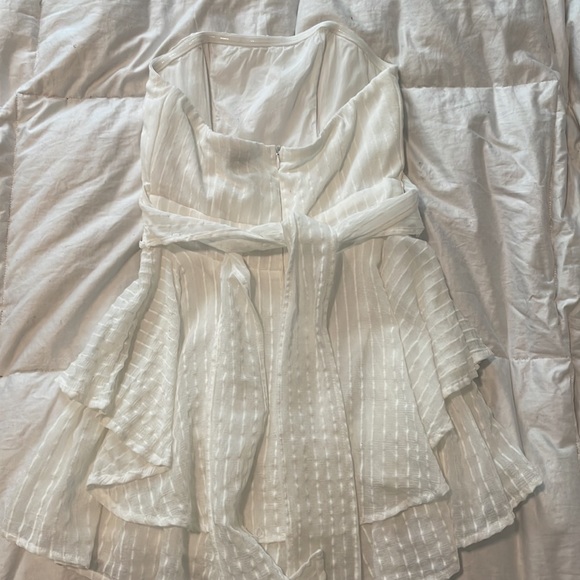 Selfie Leslie Flowy Romper - Picture 5 of 6